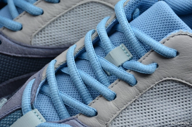 Adidas FW2498 Yeezy Blue Carbon 700 Boost 0724